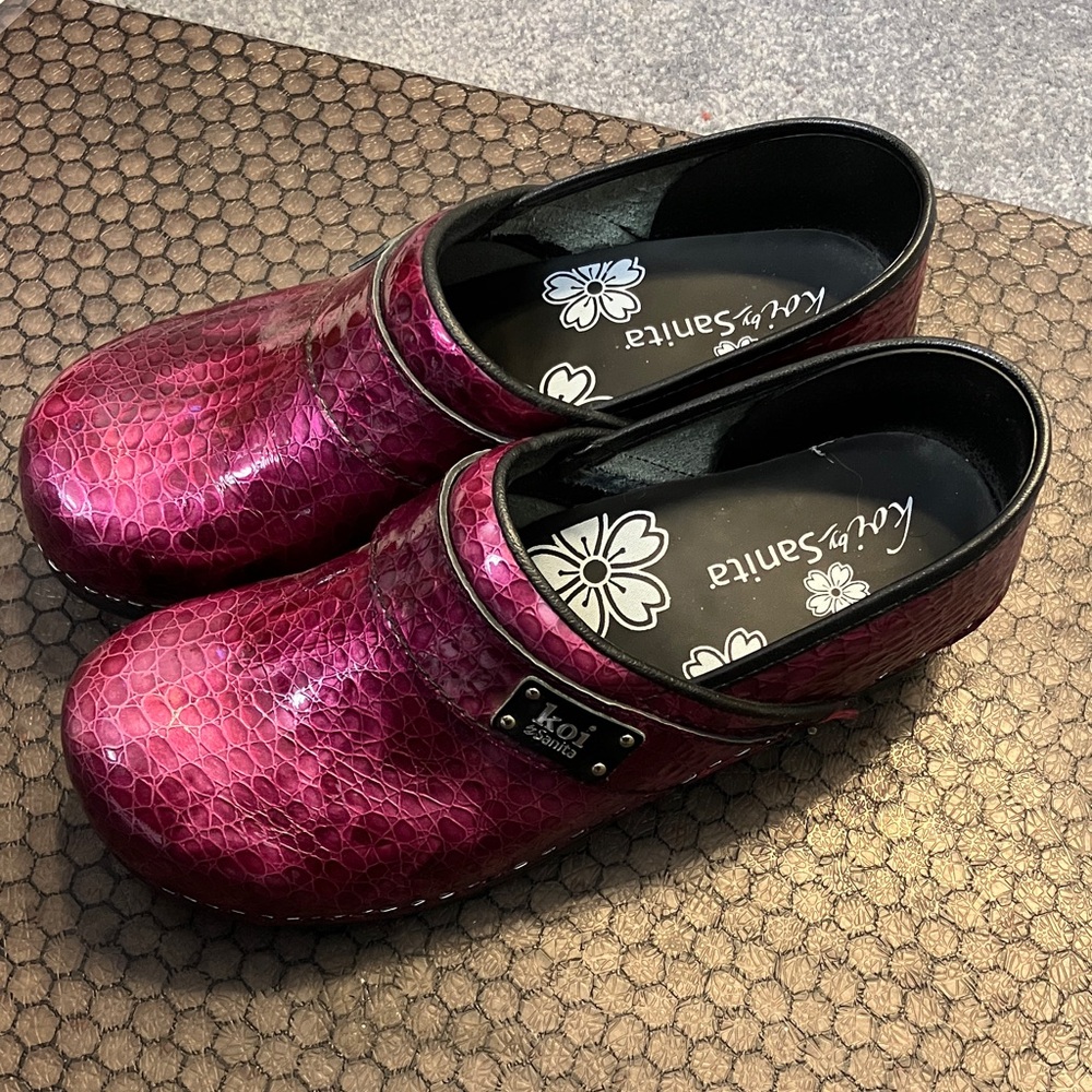 Sanita Magenta Patterned Clogs - Picture 2 of 4